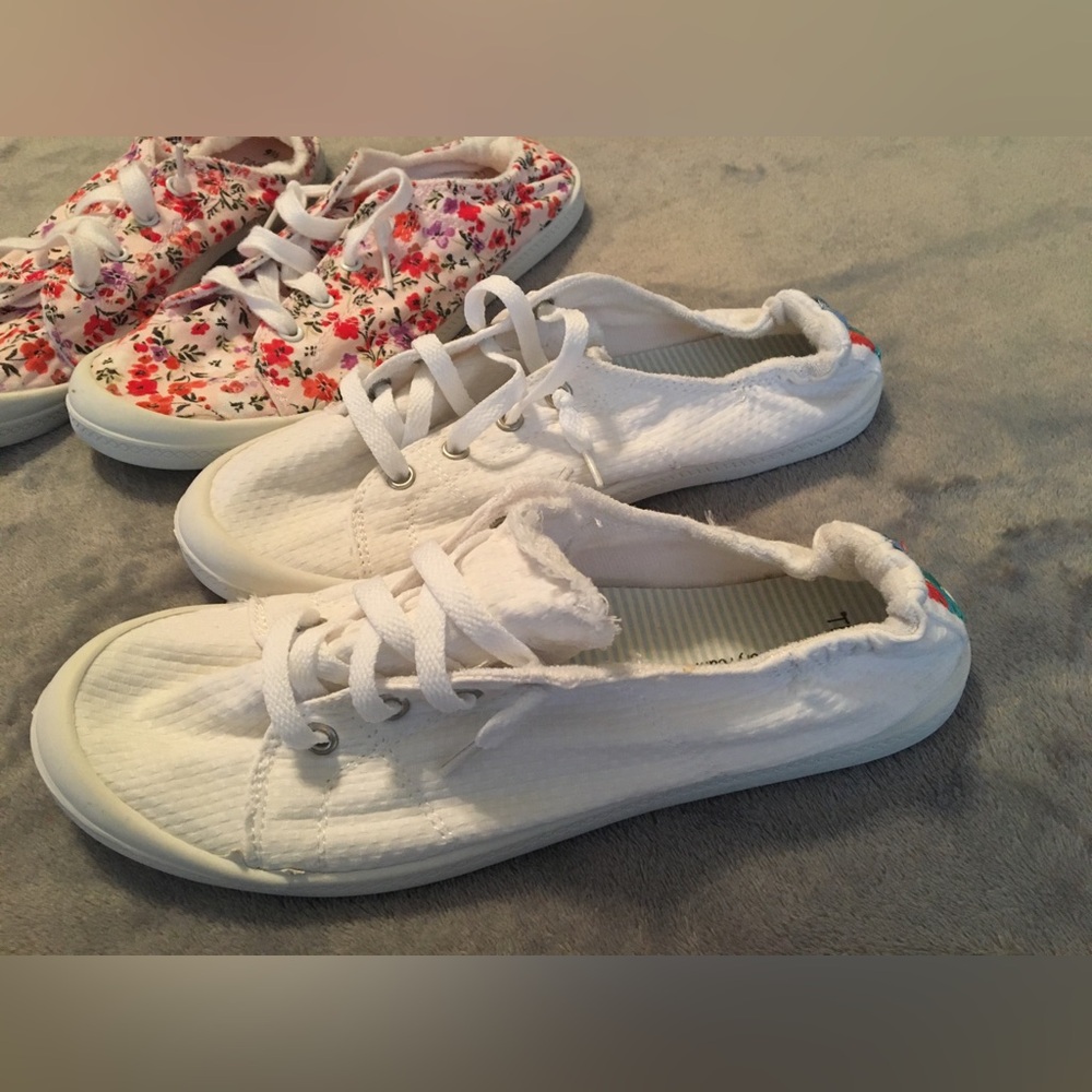 Time & Tru Sneaker Bundle - Picture 3 of 6